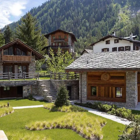 4br Chalet Piazzale Della Funivia - What'app - 0039-3512-039-610 - For Reservations!