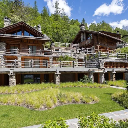 4br Chalet Piazzale Della Funivia - What'app - 0039-3512-039-610 - For Reservations! Villa Courmayeur